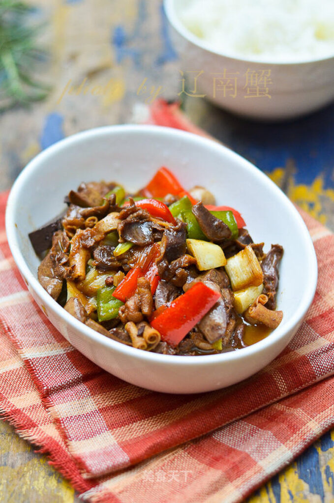 Chicken Heart, Liver, Kidney, Gizzard, Intestine, Blood with Green and Red Peppers – Chongqing Style
